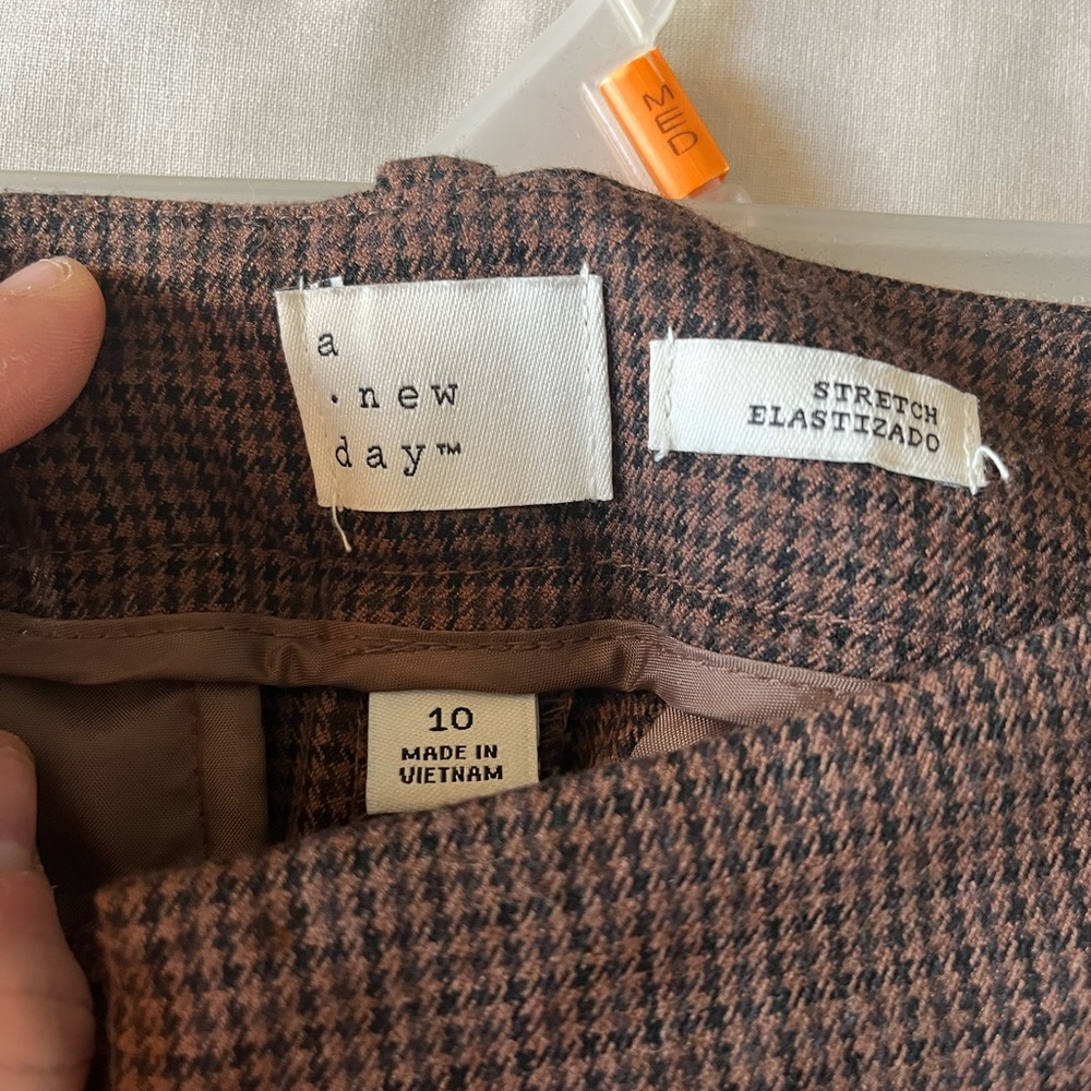 Brown dress pants size 10 - Picture 3 of 3